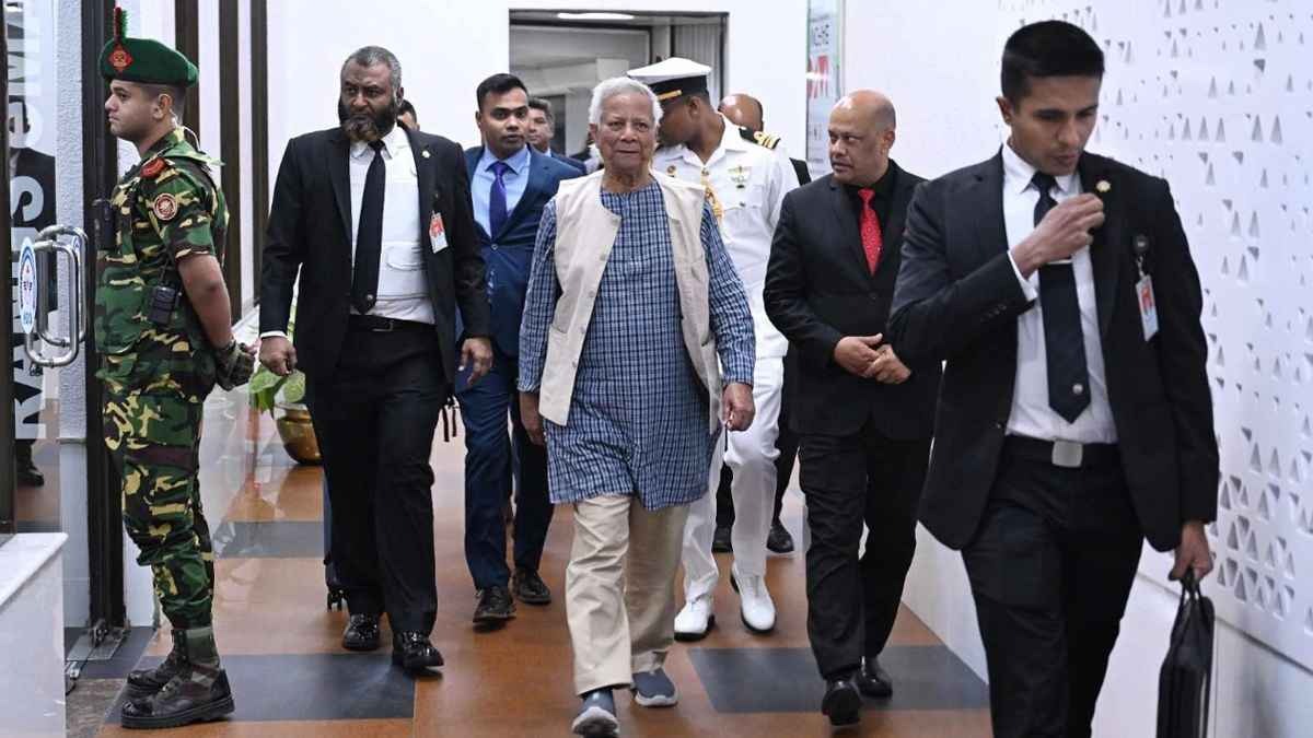 জাতিসংঘের অধিবেশন শেষে দেশে ফিরেছেন প্রধান উপদেষ্টা