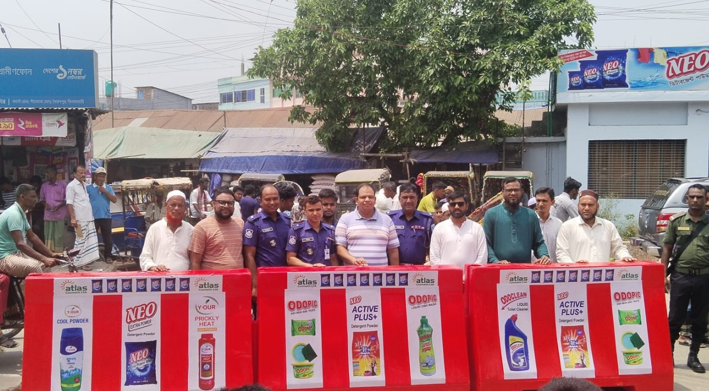 সড়কে শৃঙ্খলা ফেরাতে
সৈয়দপুরে এটলাস কসমেটিকস’র রোড ডিভাইডার স্থাপন