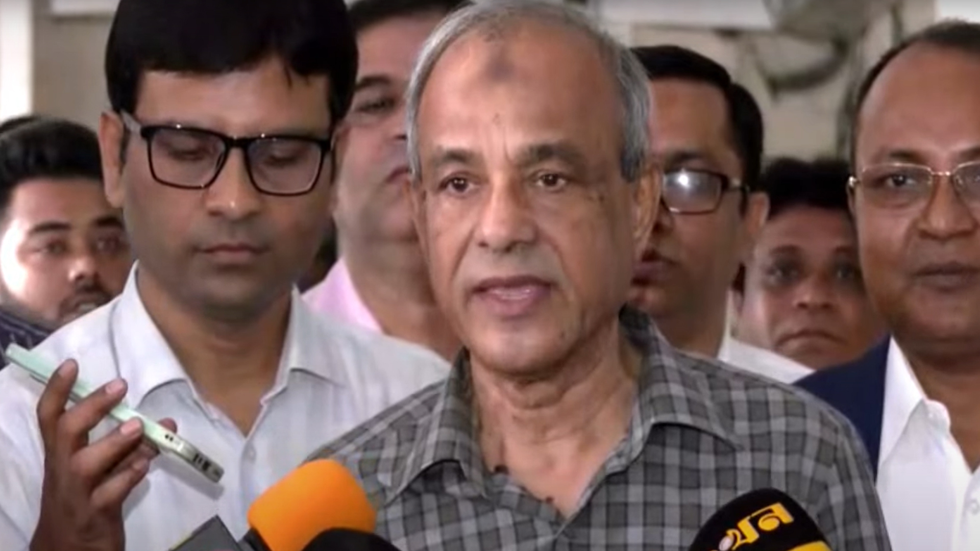 আ.লীগ নেতারা অপরাধ করলে কঠোর ব্যবস্থা : স্বরাষ্ট্র উপদেষ্টা