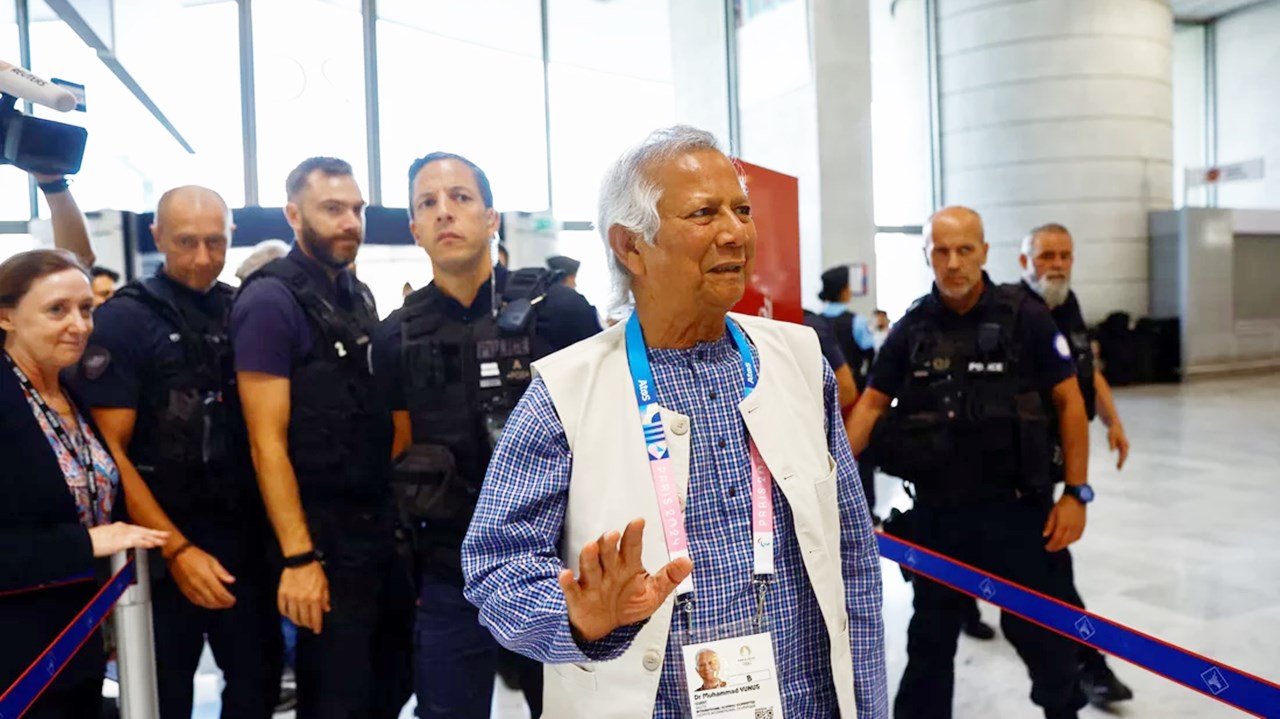 দেশে ফিরলেন প্রধান উপদেষ্টা