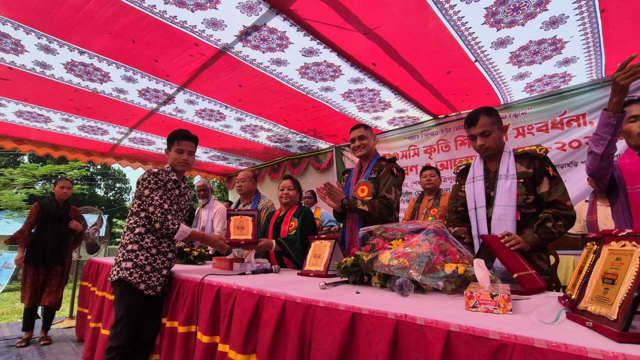 এসএসসি কৃতী শিক্ষার্থী সংবর্ধনা, বই বিতরণ ও আলোচনা সভা অনুষ্ঠিত