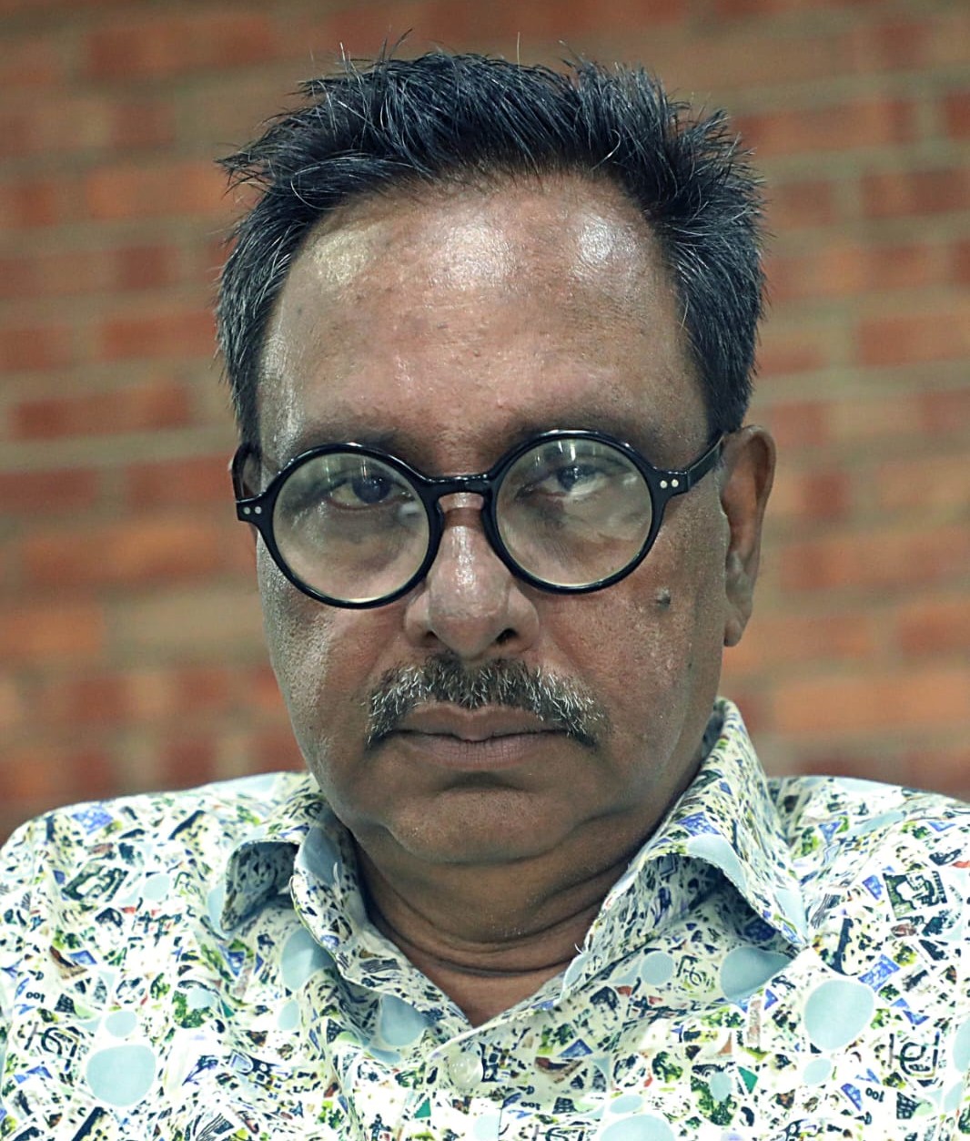 ফেনীতে দূরপাল্লার বাস বন্ধ, মুক্তিযোদ্ধা ও তাঁদের সন্তানের মানববন্ধন