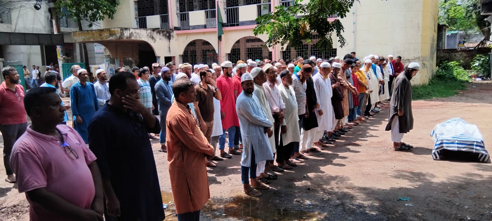 বাংলাভিশনের সাংবাদিক শাফিন খানের দাফন সম্পন্ন