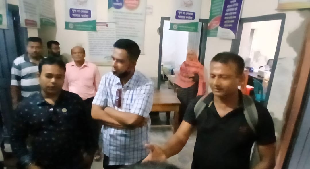 বাগেরহাটে সাংবাদিক পরিচয়ে চাঁদা দাবির অভিযোগে ৩ প্রতারক আটক
