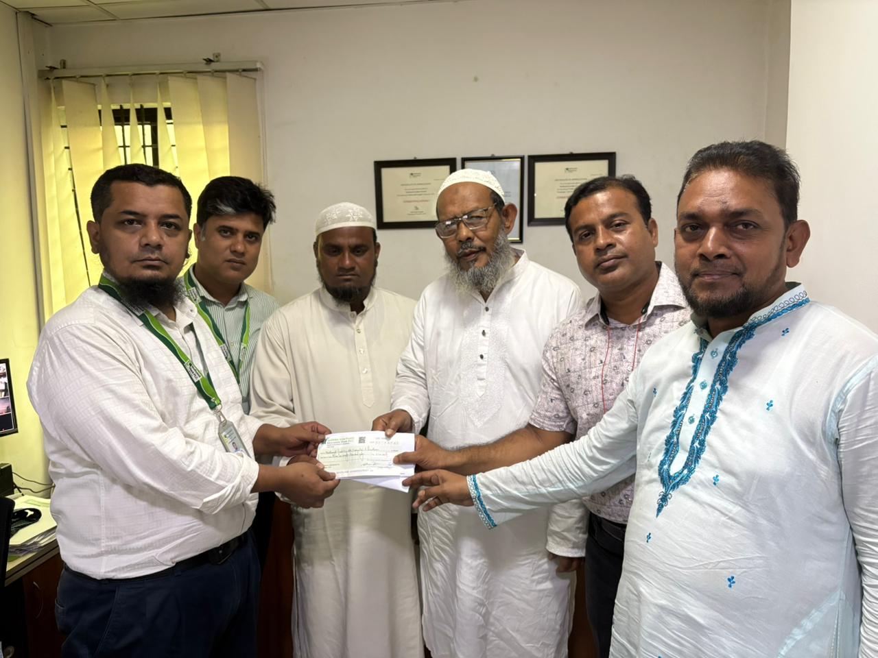 সৈয়দপুরে গ্রাহককে অগ্নি বীমা দাবির টাকার চেক প্রদান