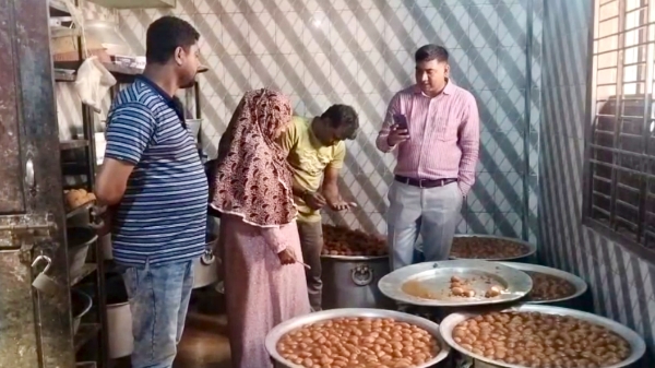 টাঙ্গাইলে গৌর ঘোষ দধি ও মিষ্টান্ন ভান্ডারকে ১ লাখ টাকা জরিমানা