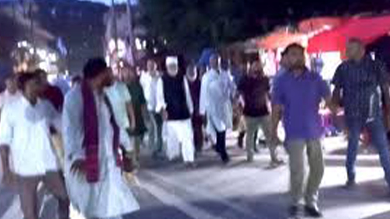 ভূঞাপুরে কাদের সিদ্দিকীর গাড়ি বহরে হামলা