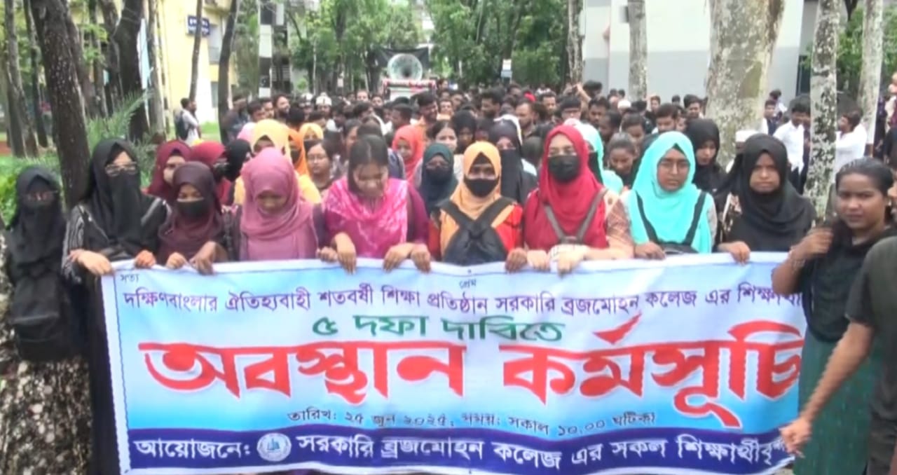 প্রতিটি ডিপার্টমেন্টে তালা ঝুলিয়েছে শিক্ষার্থীরা