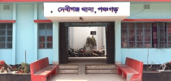 দেবীগঞ্জে ট্রাক চাপায় স্কুল শিক্ষার্থীসহ দুই জনের মৃত্যু