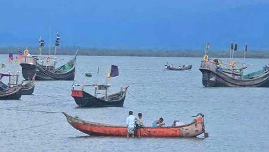 ট্রলারসহ আরও ৭ জেলেকে অপহরণ আরাকান আর্মি‘র