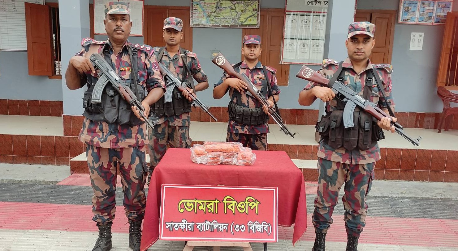 সাতক্ষীরা সীমান্তে বিপুল পরিমাণ ভারতীয় শাড়ি ও ওষুধ উদ্ধার