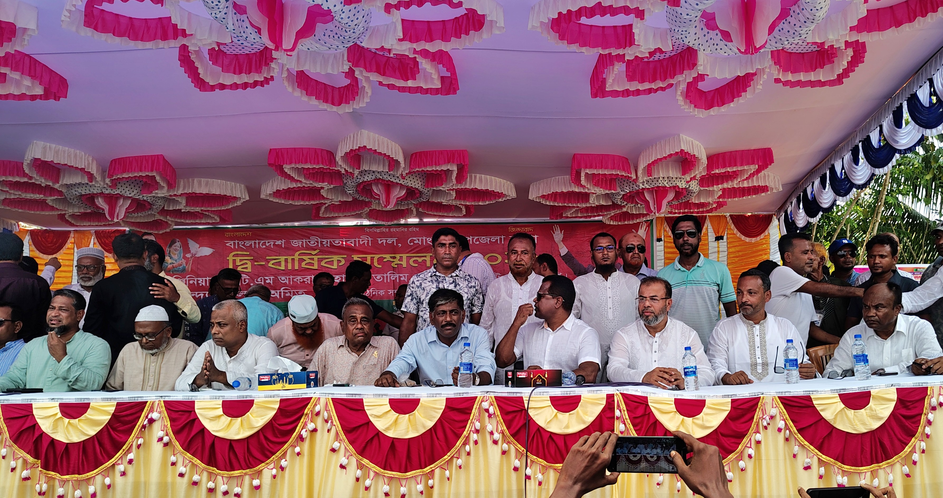 বাগেরহাটের মোংলায় বিএনপির সম্মেলনে কেন্দ্রীয় নেতৃবৃন্দ