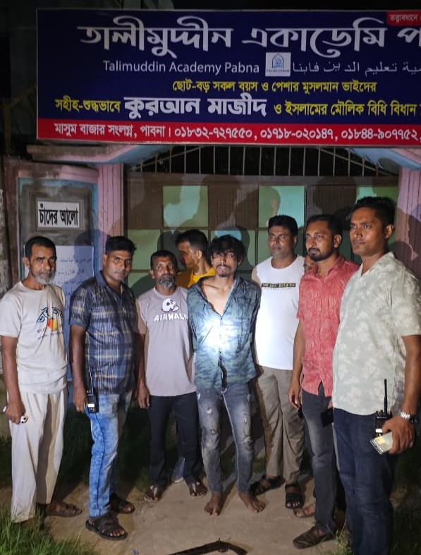 পাবনায় অস্ত্র -গুলিসহ গ্রেফতার ১