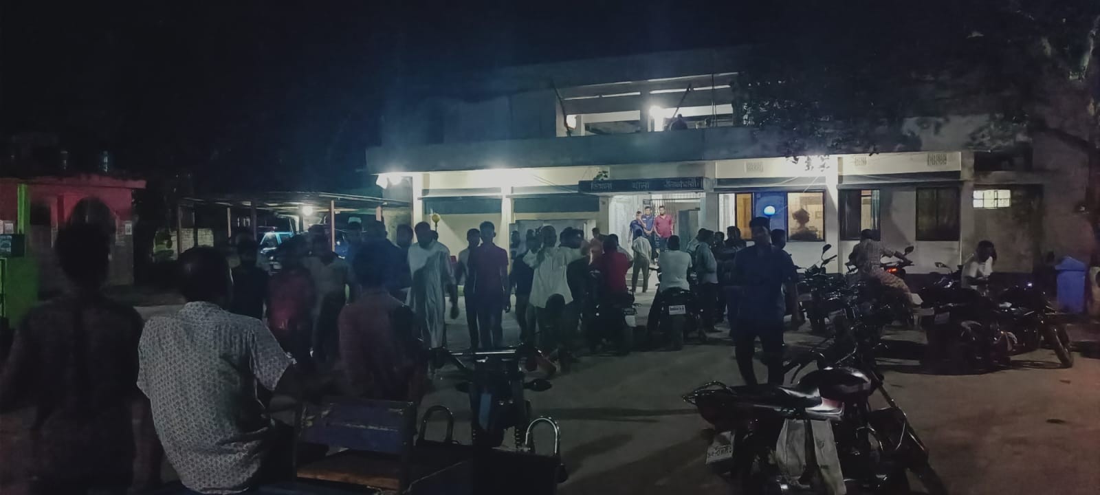 নীলফামারীতে এসপি অফিস ঘেরাও