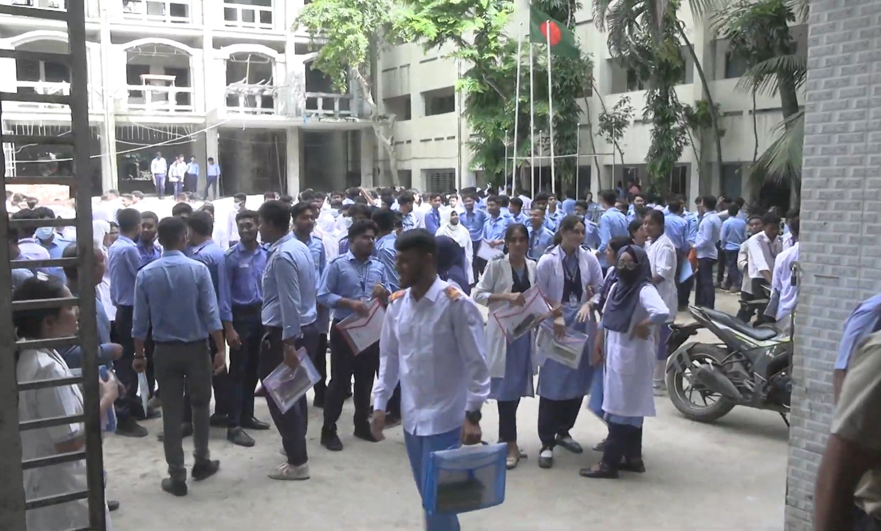 স্বাস্থ্য বিধি মেনে রংপুরে এইচএসসি পরীক্ষা শুরু