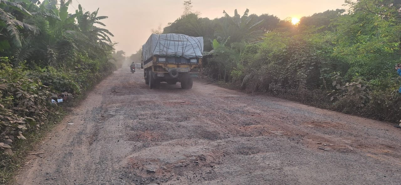 ভোগান্তিতে সাতক্ষীরার ১৫ লাখ মানুষ: আগ্রহ হারাচ্ছেন পর্যটকেরা