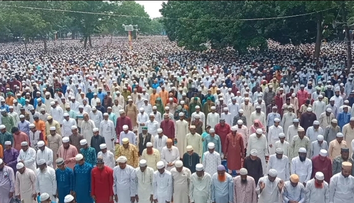 ঐতিহাসিক শোলাকিয়ায় ১৯৮ তম ঈদুল আজহার জামাত আদায়