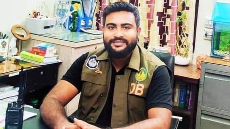 রাজশাহীতে বরখাস্ত ডিবি অফিসারকে পিটিয়ে পুলিশে সোপর্দ
