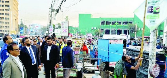 খুলনায় তফসিলের ৪৮ ঘণ্টা পার হলেও সরেনি প্যানা-পোস্টার, মাঠে প্রশাসন