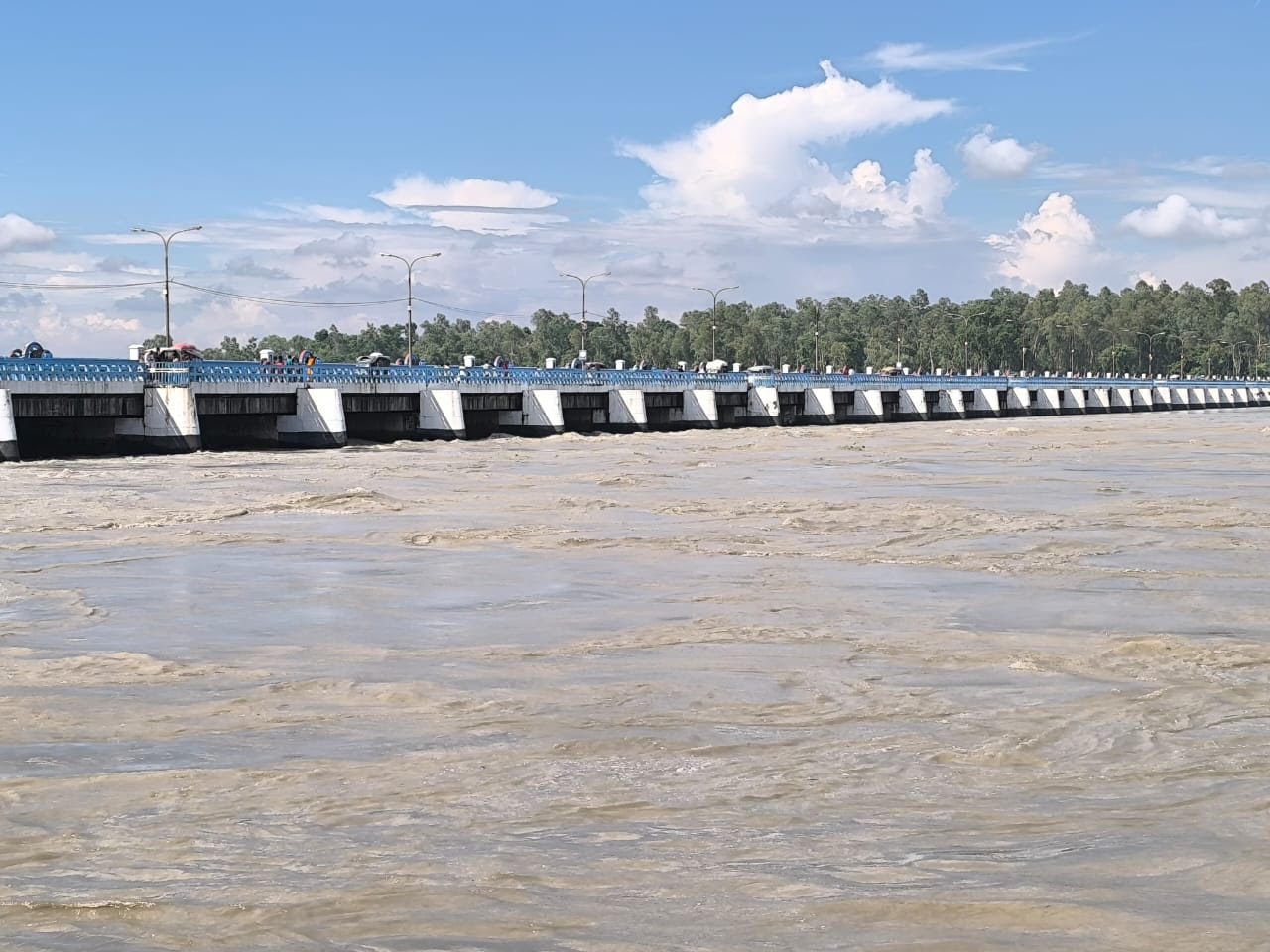 তিস্তার পানি বিপৎসীমার উপরে, খোলা হয়েছে ৪৪ টি জলকপাট