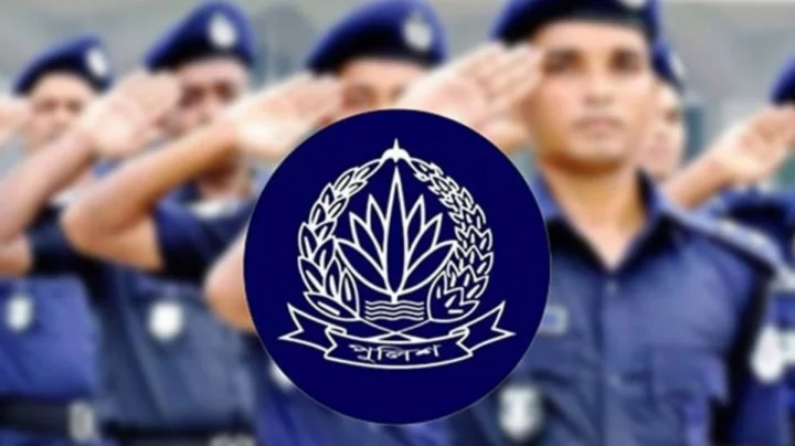 পুলিশের নতুন ইউনিফর্ম চালু