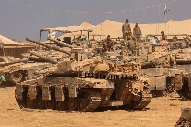 গাজায় বন্দি বিনিময় শুরু, প্রথম ধাপে ৭ জনের মুক্তি