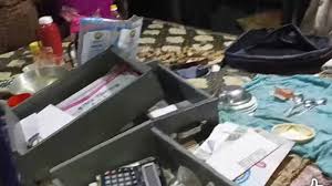 মিরসরাইয়ে শিশুর গলায় ছুরি ধরে ডাকাতি