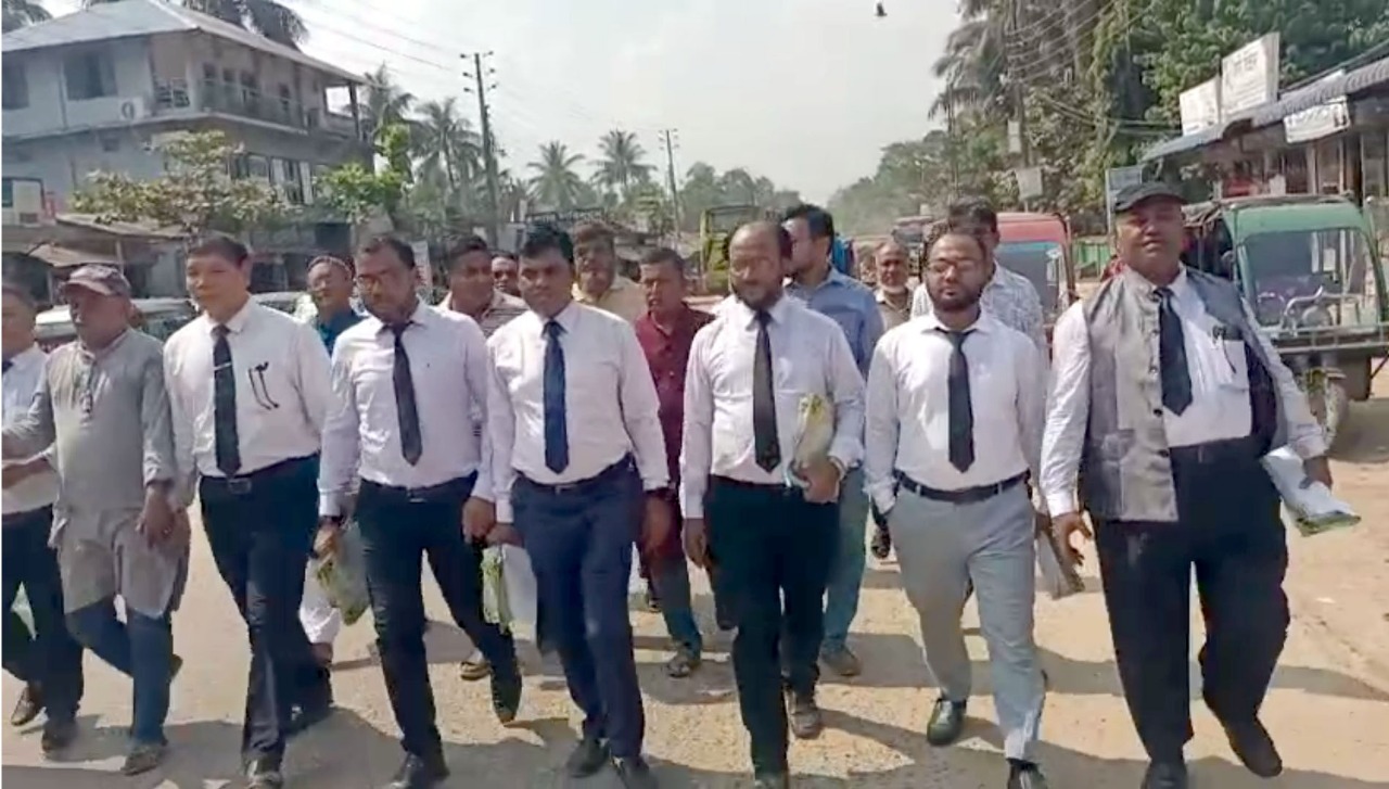 ধানের শিষের পক্ষে রামগড়ে জাতীয়তাবাদী আইনজীবী ফোরামের গণসংযোগ