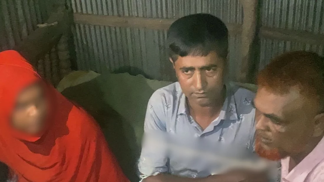 অনৈতিক কাজ করতে গিয়ে হাতেনাতে আটক বিএনপি নেতা