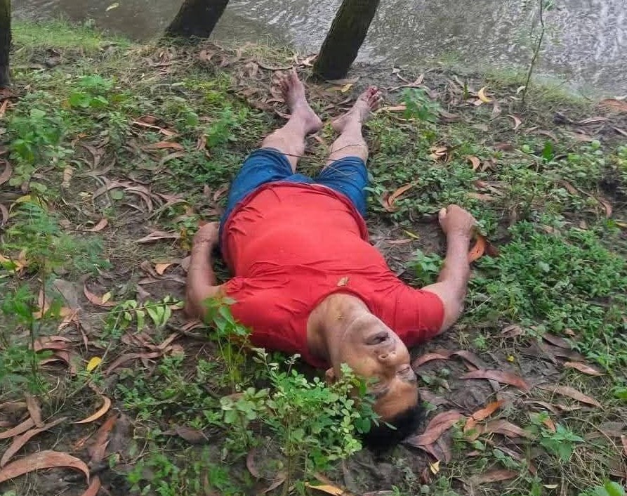 বেড়িবাঁধের পাশ থেকে বৃদ্ধের মরদেহ উদ্ধার