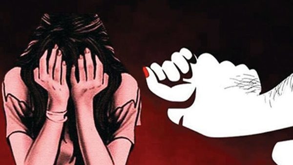 গৃহবধূ অপহরণ ও ধর্ষণের অভিযোগে তিনজনের বিরুদ্ধে মামলা