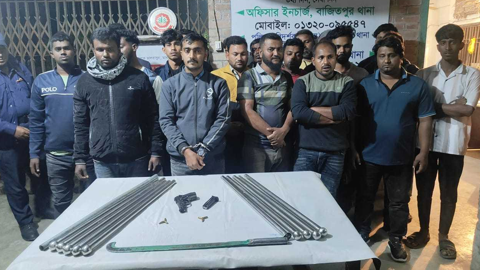 কিশোরগঞ্জে অস্ত্রসহ আটক ২২