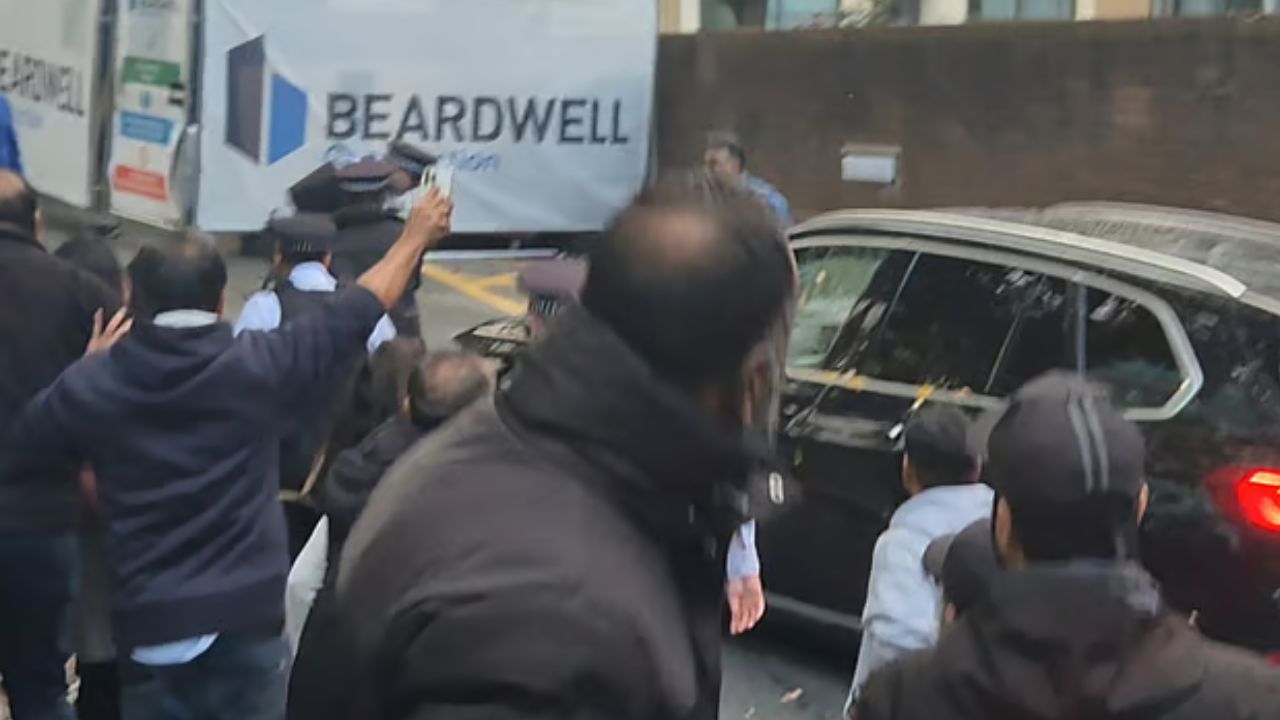লন্ডনে অবস্থানকারী আ.লীগ নেতাকর্মীদের তথ্য উপদেষ্টার উপর হামলার চেষ্টা