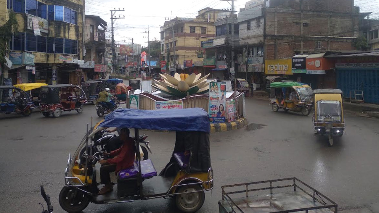 চার দিন পর স্বস্তি ফিরছে খাগড়াছড়িতে, যান চলাচল স্বাভাবিক