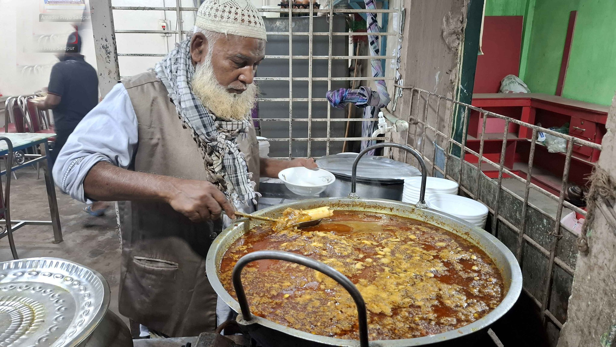 সৈয়দপুরে ৪৫ বছরের পুরনো জামিল চাচার অমৃত স্বাদের নেহারি!
