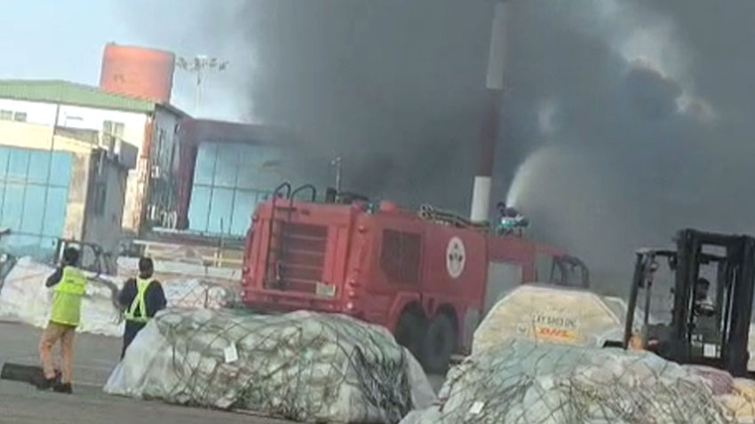 এখনো জ্বলছে শাহজালালের কার্গো ভিলেজ