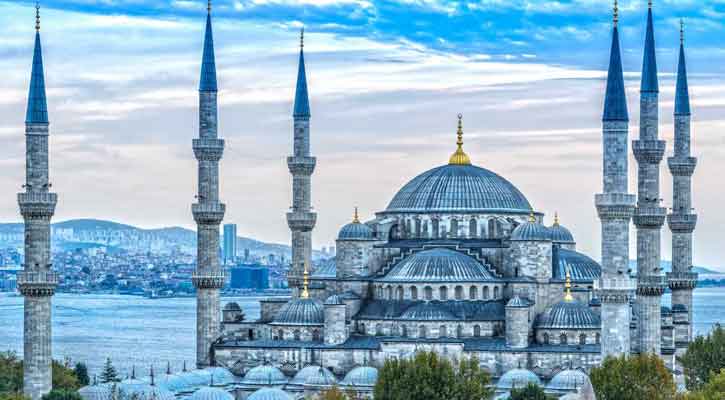 আফগানিস্থানে ভূমিকম্পে ক্ষতিগ্রস্ত নীল মসজিদ