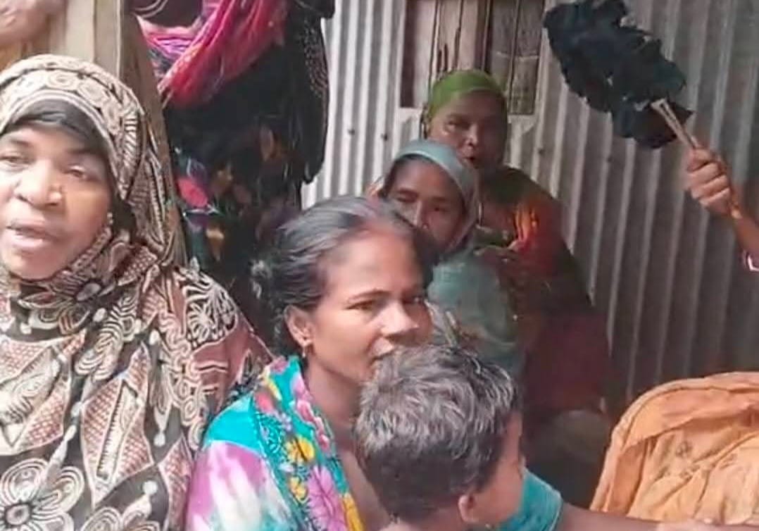 দৌলতপুরে  ছেলের হাতে  জবাই হলো  মা