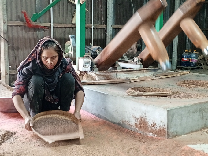 ঢেঁকি ছাঁটা লাল চালের নতুন ঠিকানা কুন্দুরিয়া