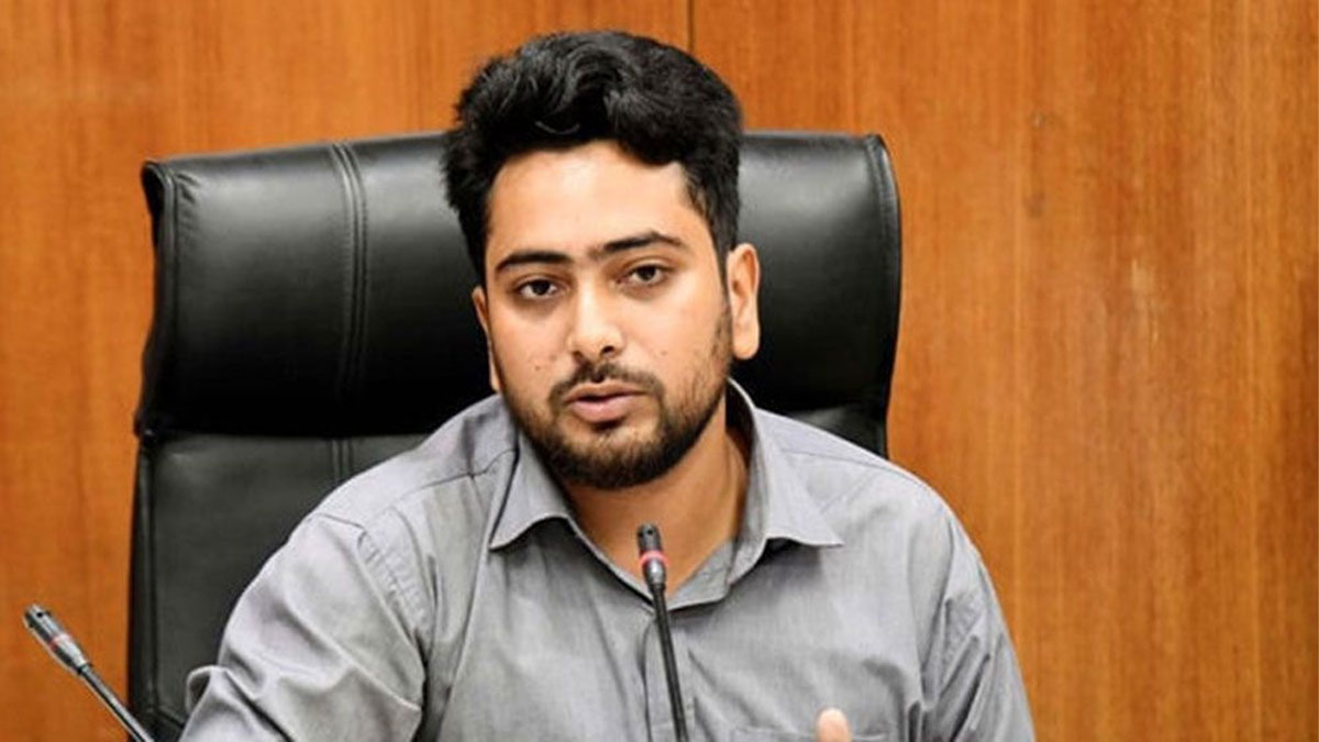 শেখ হাসিনার বিরুদ্ধে সাক্ষ্য দেবেন নাহিদ ইসলাম