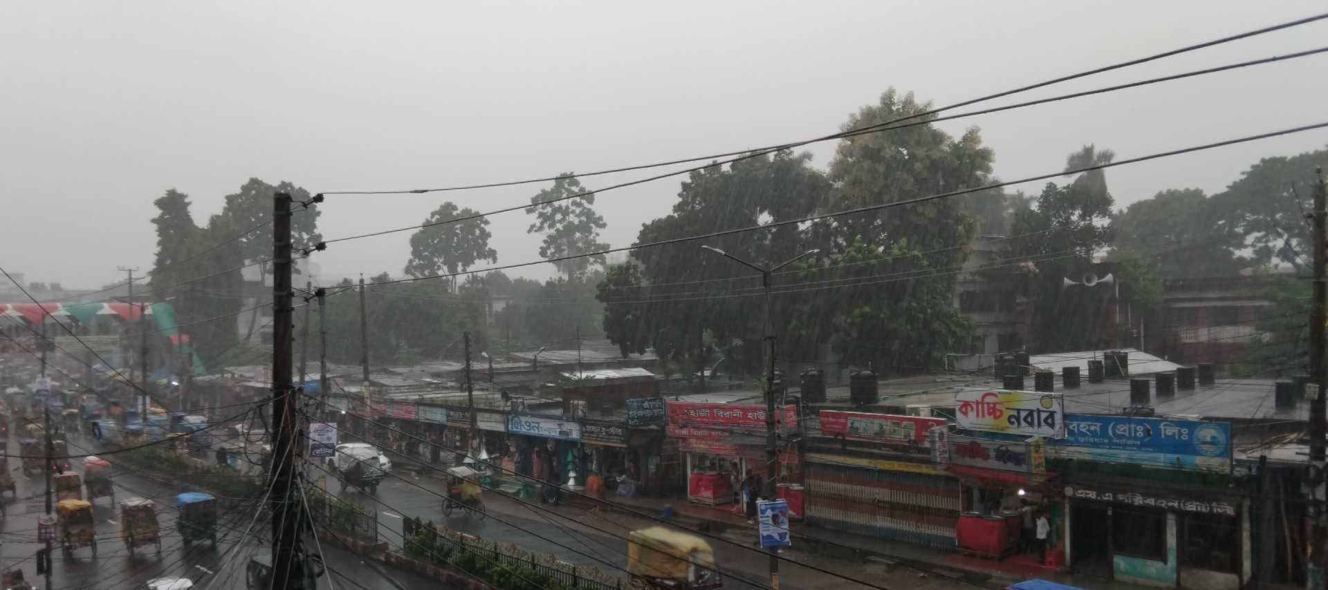 দক্ষিণে বর্ষা বিদায় নিলেও উত্তরে বন্যার শঙ্কা