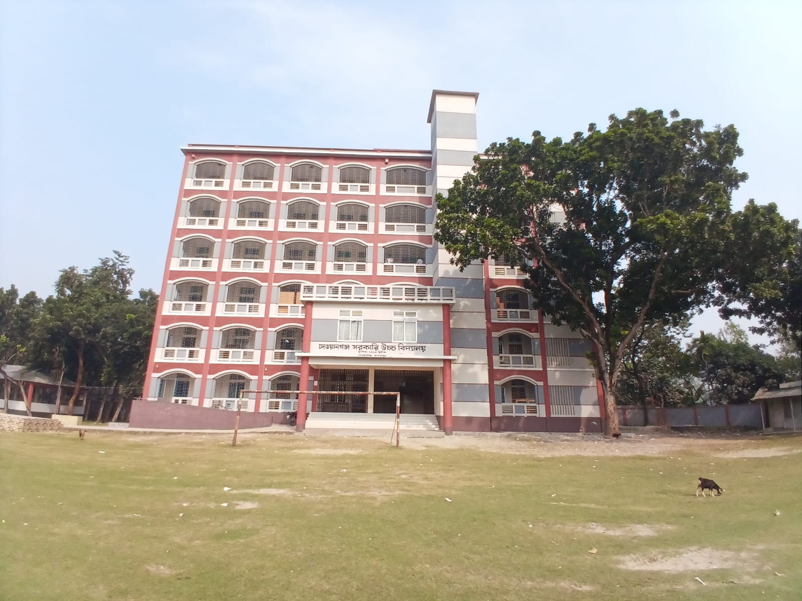 অটো পাশের দাবিতে স্কুলে তালা