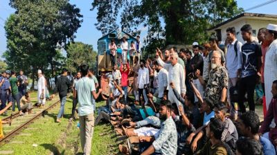 মনোনয়ন না পাওয়ায় হিরণের সমর্থকদের ট্রেন অবরোধ