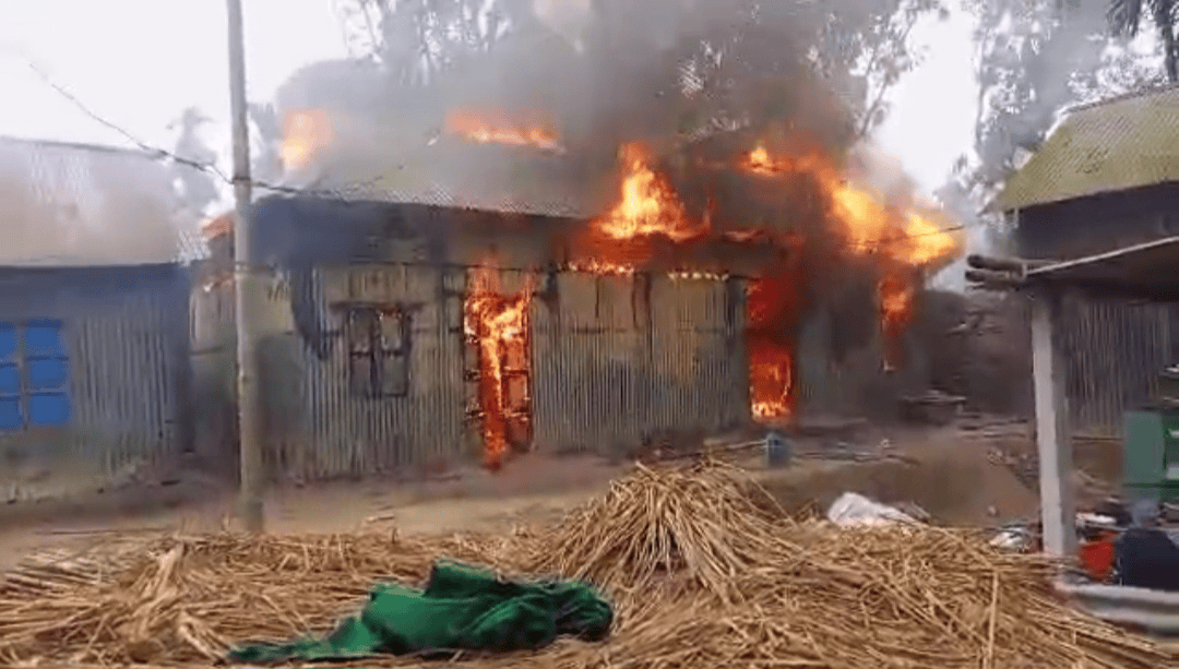 দেওয়ানগঞ্জে অগ্নিকান্ডে বাড়ি পুড়ে ছাই
