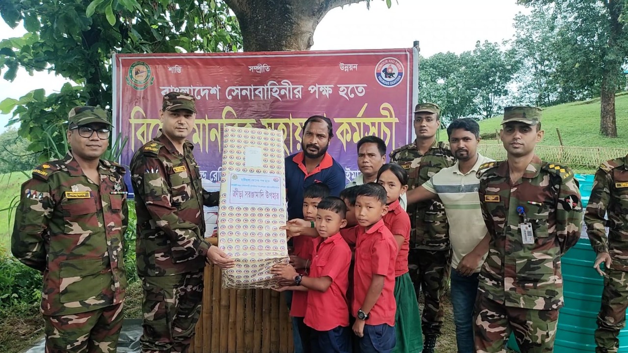 খাগড়াছড়ির মাটিরাঙ্গা সেনা জোনের মানবিক সহায়তা
