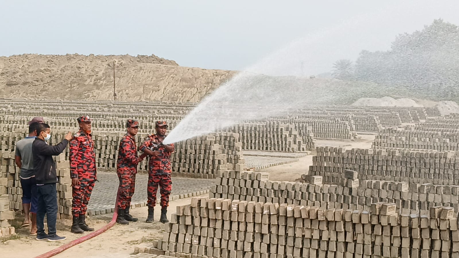 ঝিনাইদহের ২টি অবৈধ ইটভাটা গুড়িয়ে দিলো পরিবেশ অধিদপ্তর