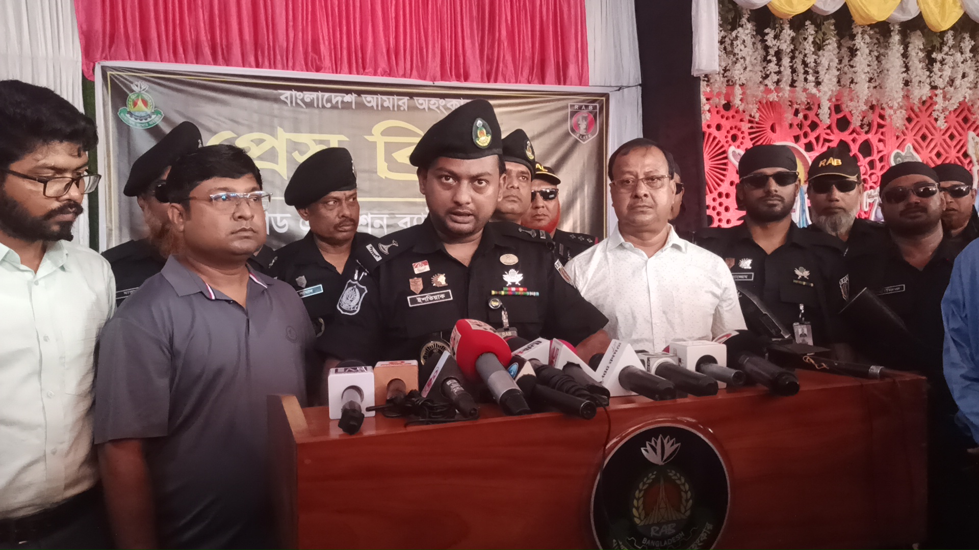 পঞ্চগড়ে দুর্গাউৎসবে অপ্রীতিকর পরিস্থিতি এড়াতে কড়া নিরাপত্তা