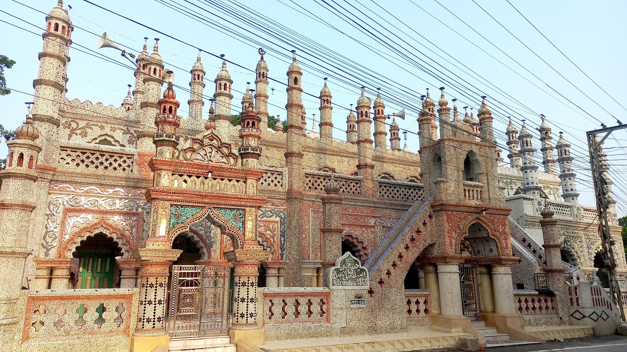 অপূর্ব প্রাচীন সৌন্দর্যের নিদর্শন সৈয়দপুরের চিনি মসজিদ