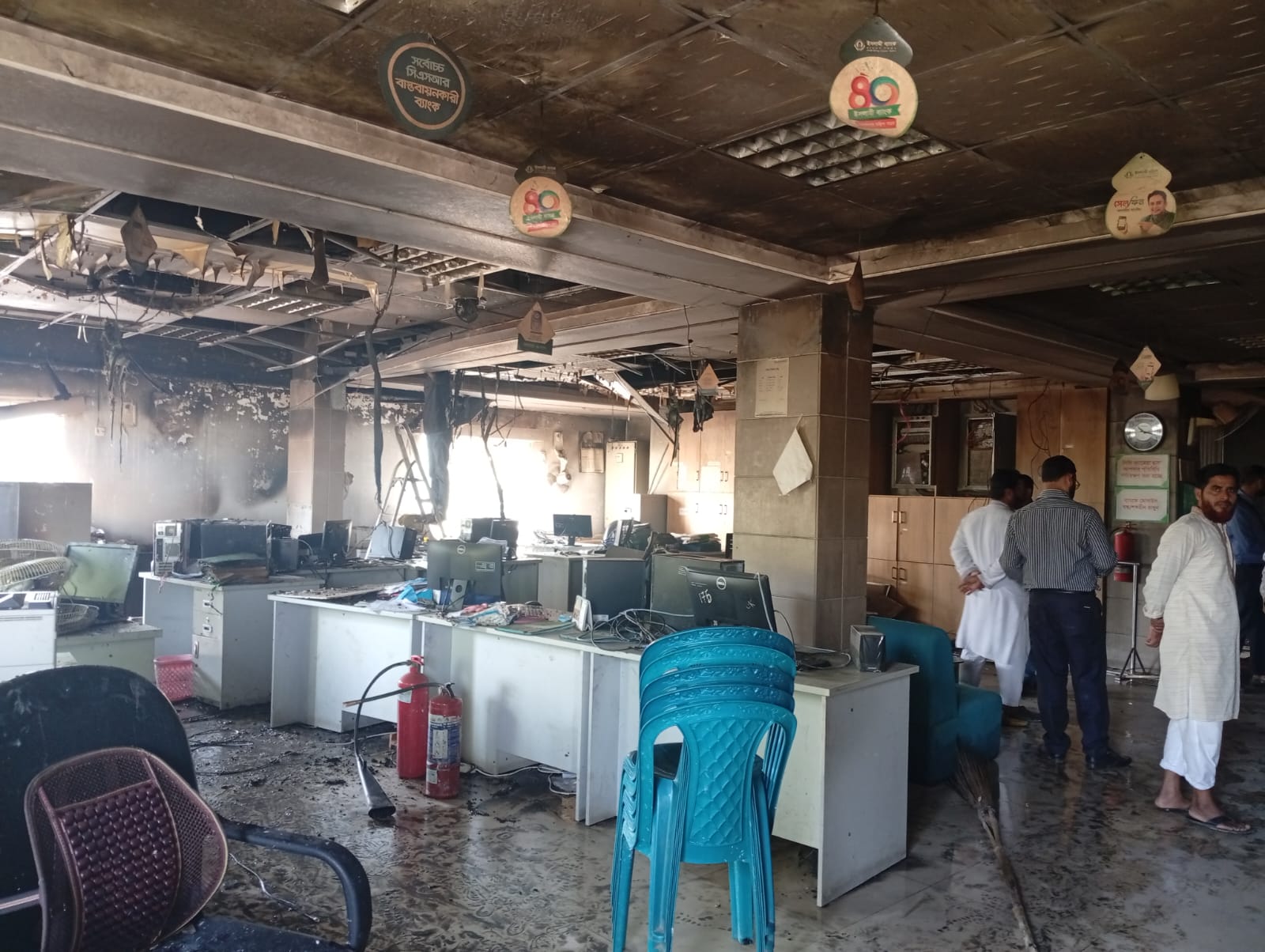 ইসলামী ব্যাংক সিংগাইর শাখায় ভয়াবহ অগ্নিকাণ্ড