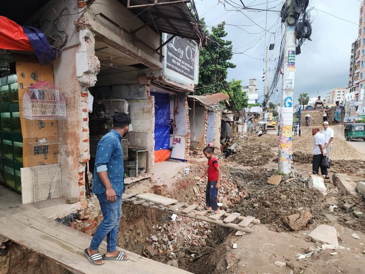ফেনী শহরে ড্রেন নির্মাণে অনিয়ম, জনদুর্ভোগ বাড়ছে